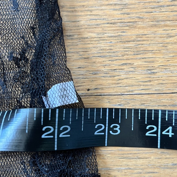 Black Lace Veil - Picture 4 of 7